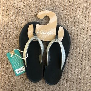 Olukai Kulapa Kai Silver/Black Women’s Flip Flops